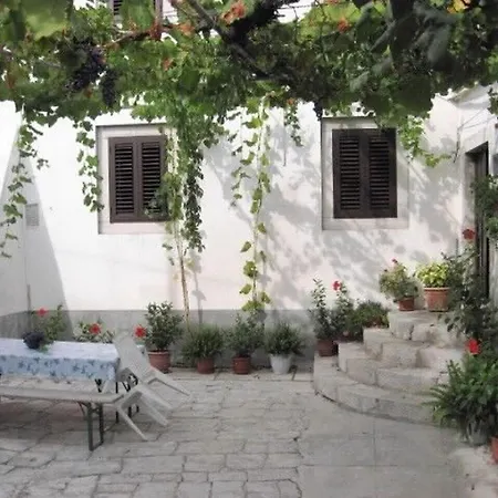 House Antun * סלאנו