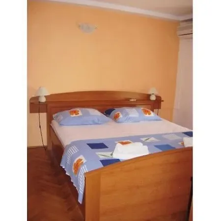 House Antun * סלאנו